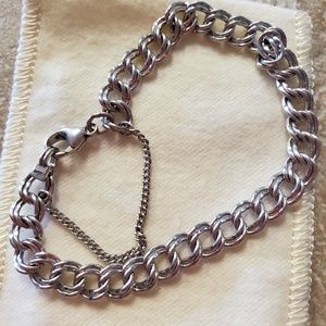 Medium double curb charm